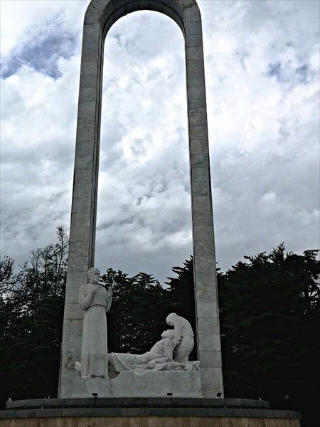 048-Памятник врачам